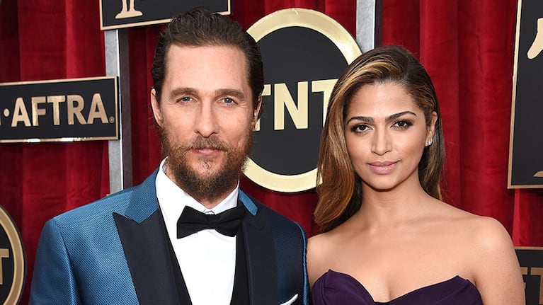 La esposa de Matthew McConaughey limpió casas al emigrar a Estados Unidos