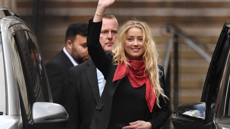 La ex empleada de Amber Heard acusó a la actriz de distorsionar su historia de violación. Foto: AFP.