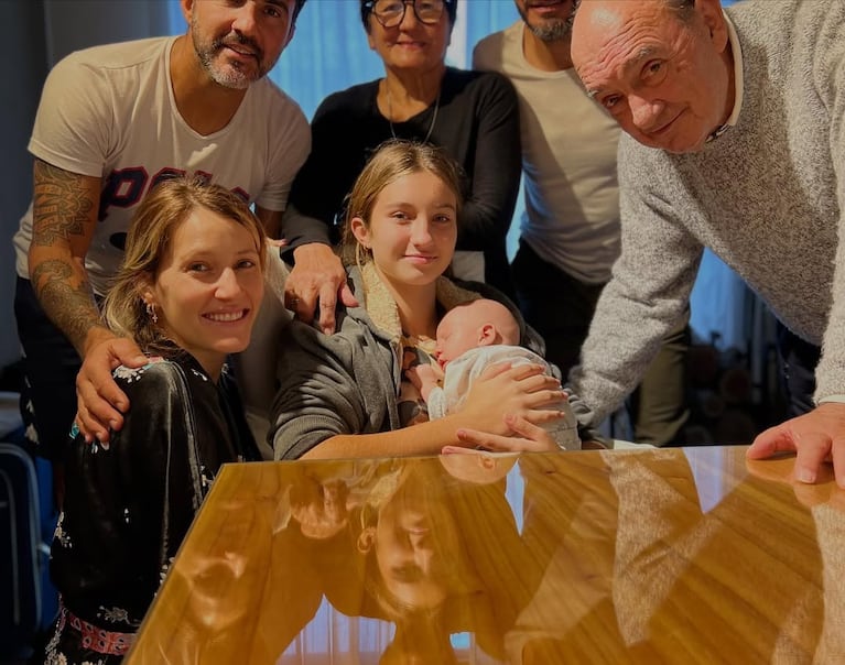La familia Cubero y Mica Viciconte (Foto: Instagram/@fabiancuberooficial).