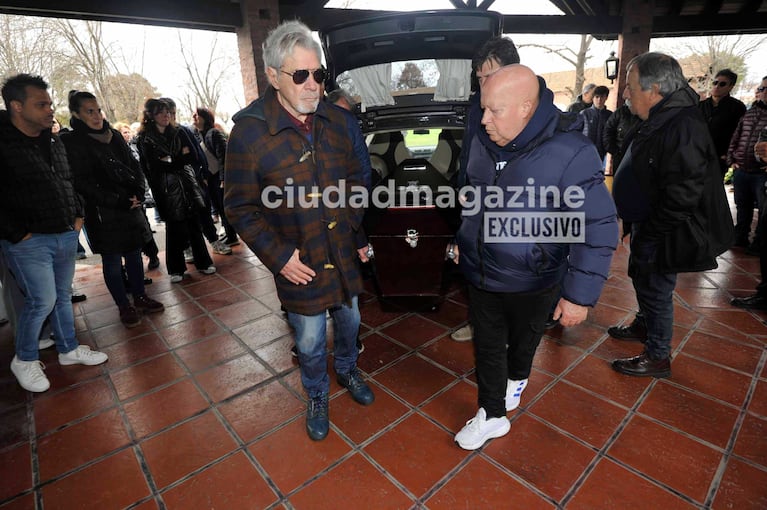 La familia de Alberto Martín lo despidió junto a compañeros de toda la vida (Foto: Movilpress)