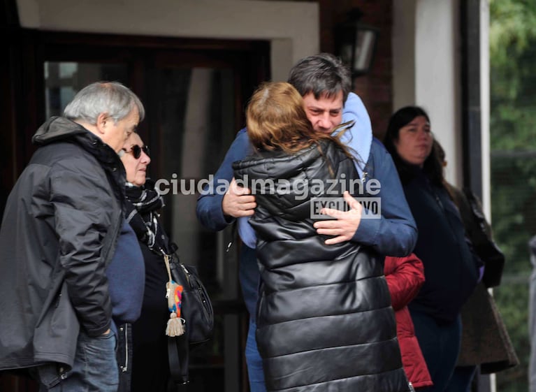 La familia de Alberto Martín lo despidió junto a compañeros de toda la vida (Foto: Movilpress)