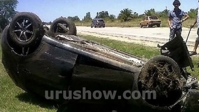 La familia de Luis Ventura volcó con su camioneta en la ruta y se salvó de milagro. (Foto: Urushow.com)