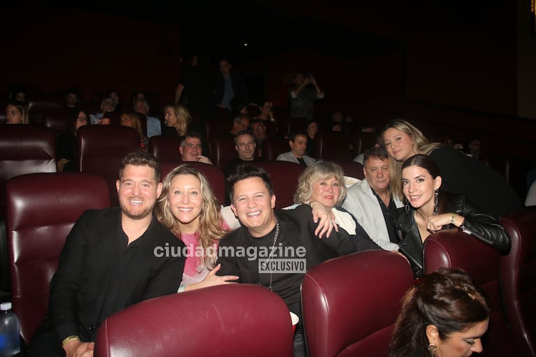 La familia Lopilato con Michael Bublé en la presentación de la película El Mensaje en la Botella (Foto: Movilpress).