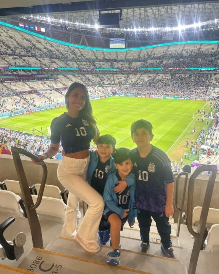 La felicidad de Antonela Roccuzzo junto a sus hijos tras el pase a Semifinales de la Selección en Qatar: "Vamos Argentina de mi corazón"