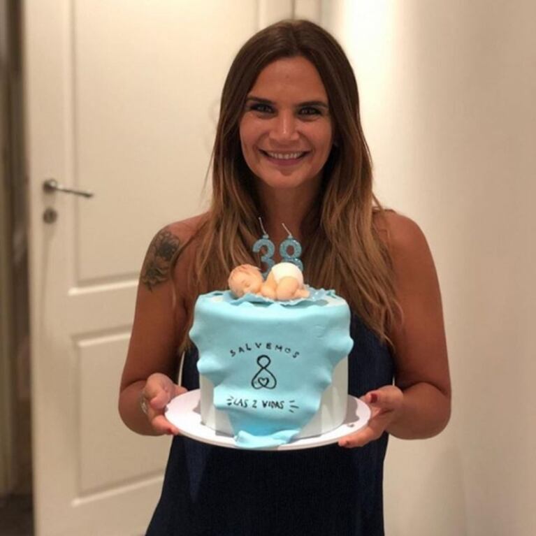 La fiesta de cumpleaños de Amalia Granata: la sorpresa de Leo Squarzón... ¡y una torta "pro-vida"!