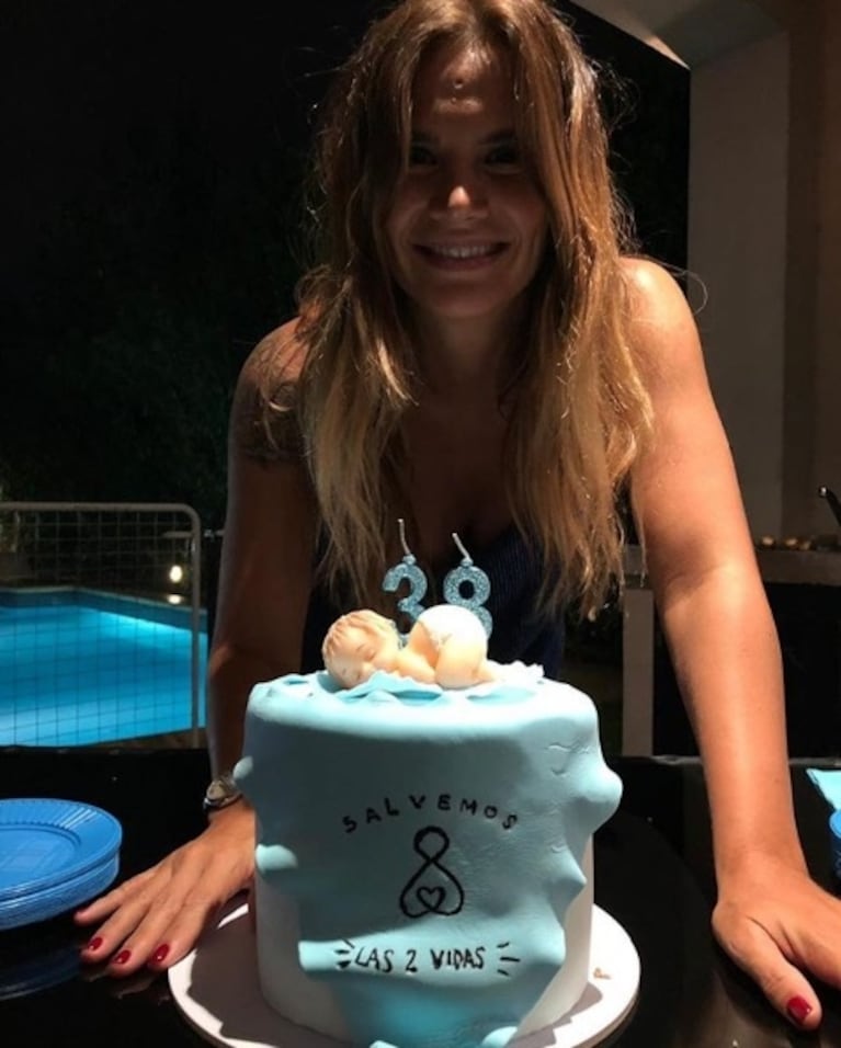 La fiesta de cumpleaños de Amalia Granata: la sorpresa de Leo Squarzón... ¡y una torta "pro-vida"!