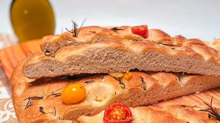 La focaccia, un panificado que se hace muy fácil y es la compañía ideal de una buena pucada. Foto: Cucinare.tv