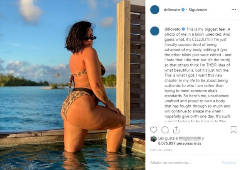 La foto (con reflexión incluida) de Demi Lovato en bikini, al natural y sin Photoshop: "¿Adiviná qué? ¡Es celulitis!"