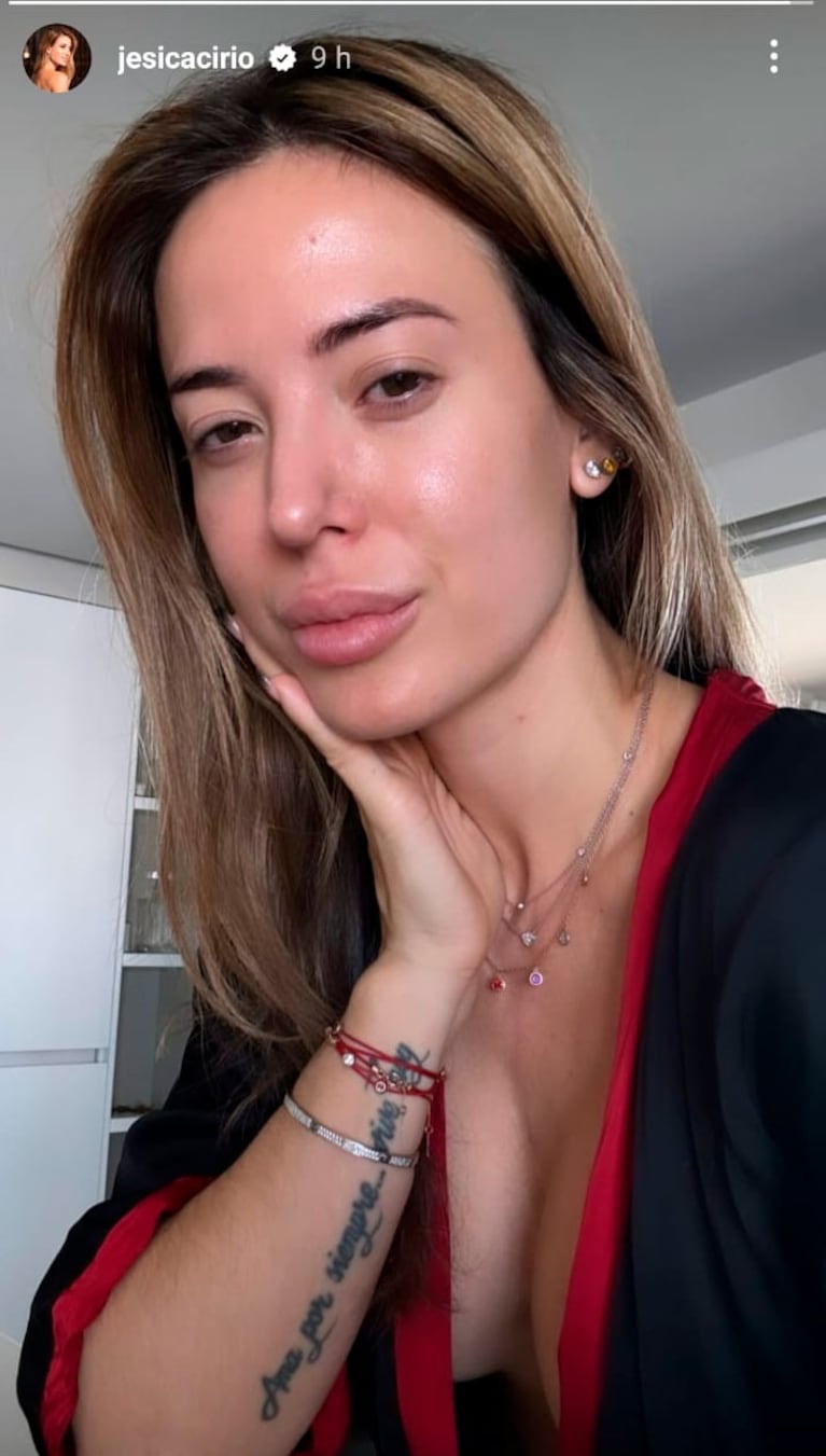 La foto de Jésica Cirio a cara lavada: sin una pincelada de maquillaje y con look de entrecasa