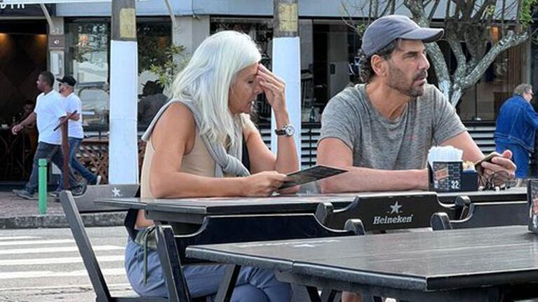 La foto de Juan Darthés y su esposa en un bar de las calles de Río de Janeiro: ¿Rostros de preocupación?