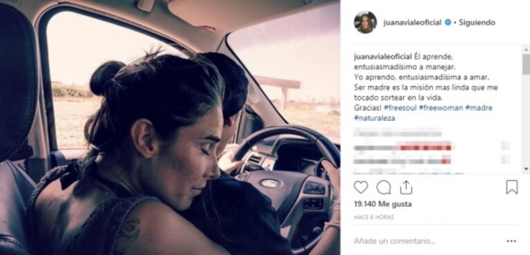 La foto de Juana Viale enseñándole a su hijo de 11 años a manejar: "Él aprende entusiasmadísimo"