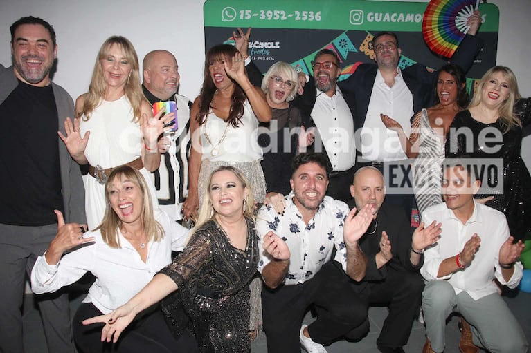 La foto grupal del casamiento de Guille Barrios y Ramiro (Foto: Movilpress)