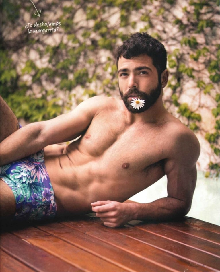 La foto hot Nazareno Casero luciendo su lomazo... ¡y en sunga!: "Ojalá mi papá no vea la revista"