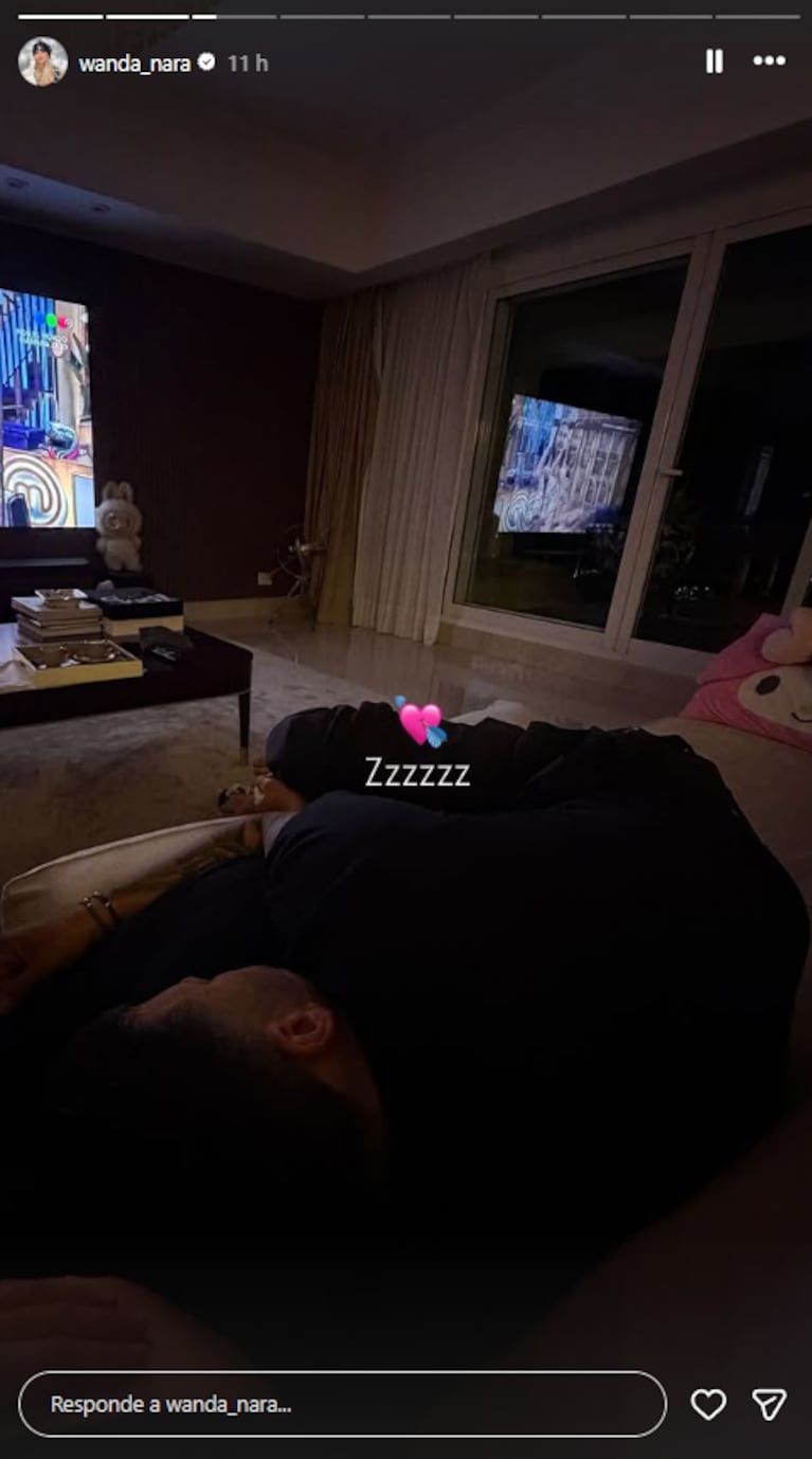 La foto íntima de Wanda Nara y Martín Migueles en el sillón | Créditos: Instagram @wanda_nara