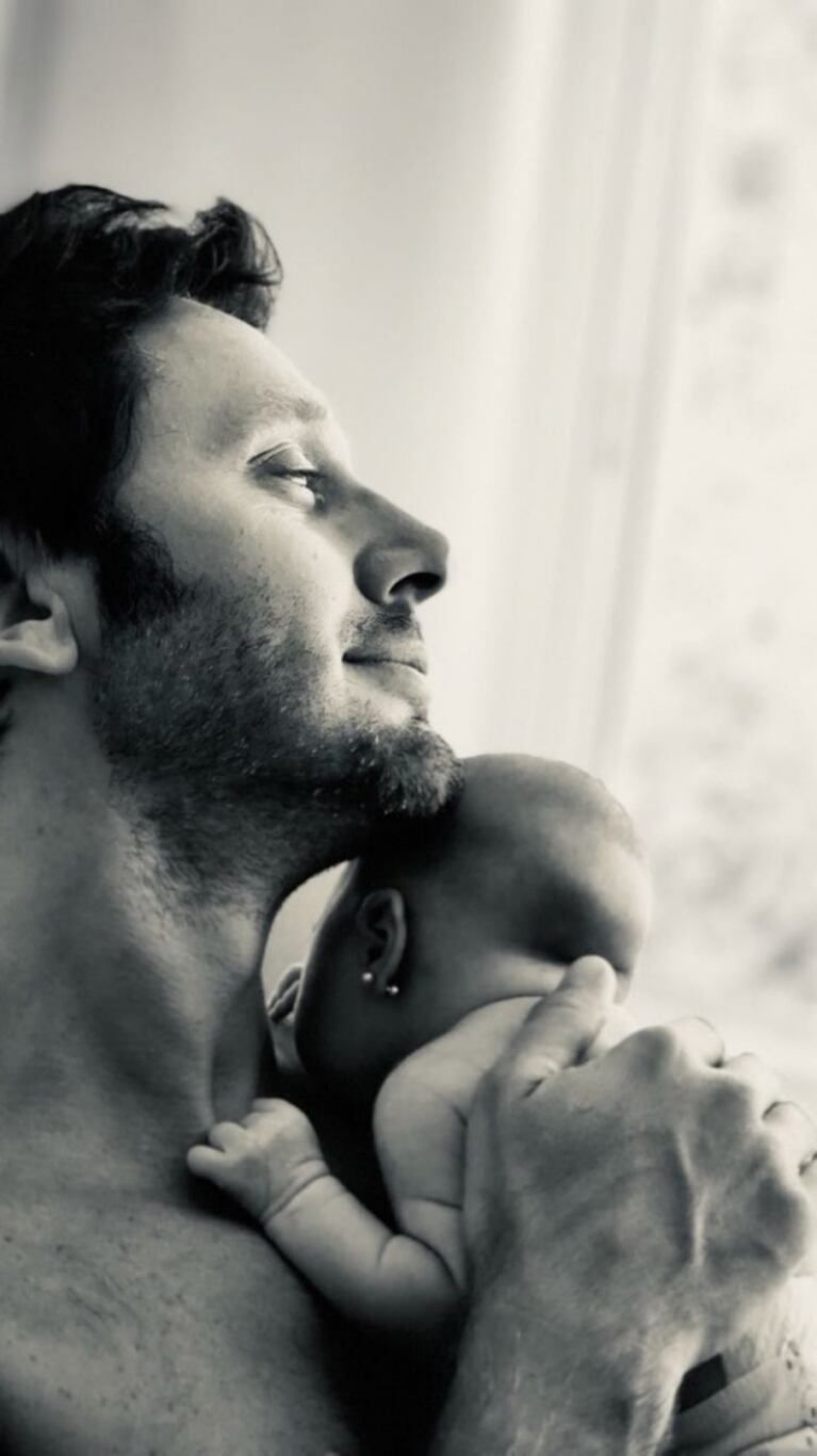 La foto más tierna de Benjamín Vicuña junto a Magnolia en brazos
