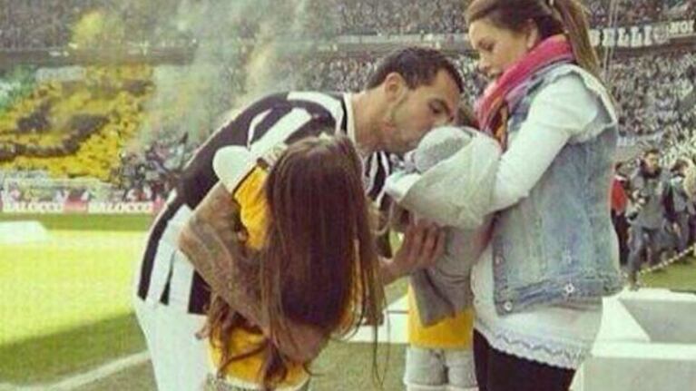 La foto más tierna de Carlos Tevez: Lito Junior fue a ver jugar a su padre por primera vez. (Foto: @carlitos3210)