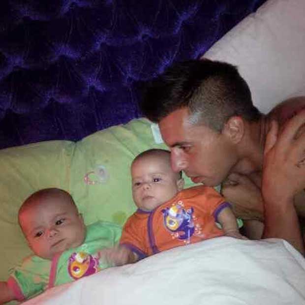 La foto más tierna de las hijas de Cinthia Fernández con su papá, Matías Defederico. (Foto: Twitter)