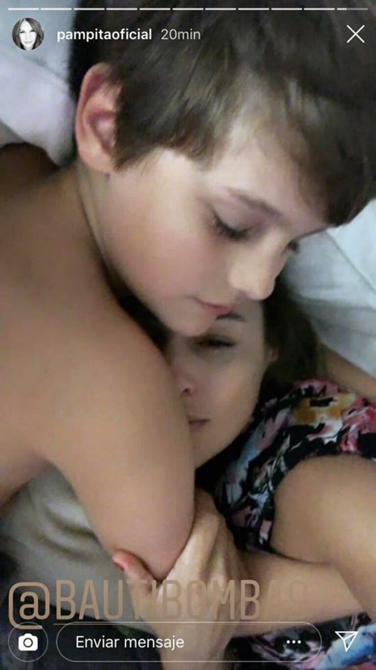 La foto más tierna de Pampita y su hijo Bautista, ¡recién levantados!
