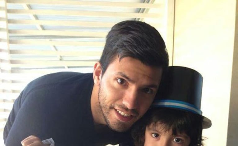 La foto que Agüero pubicó junto a su hijo. (Foto: @aguerosergiokun)