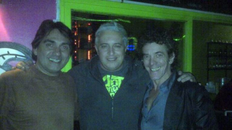 La foto que subió Mariano Peluffo a Twitter, con Kike Teruel y Maximiliano Guerra.