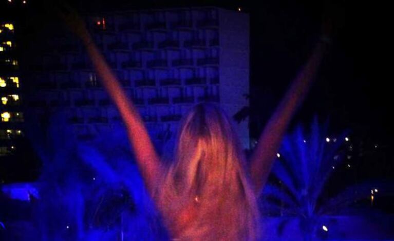 La foto semidesnuda que publicó Charlotte Caniggia en la web (Foto: Twitter). 