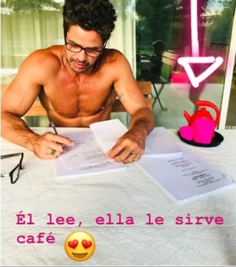 La foto sexy y de entrecasa de Luciano Castro... ¡que publicó Sabrina Rojas!: "Él lee y ella le sirve café"