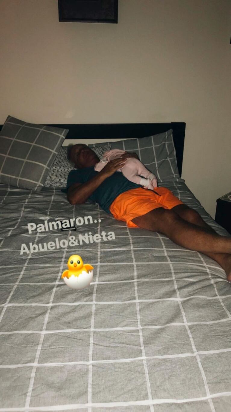 La foto súper tierna del padre de Luciana Salazar durmiendo con Matilda: "Palmaron: abuelo y nieta" 