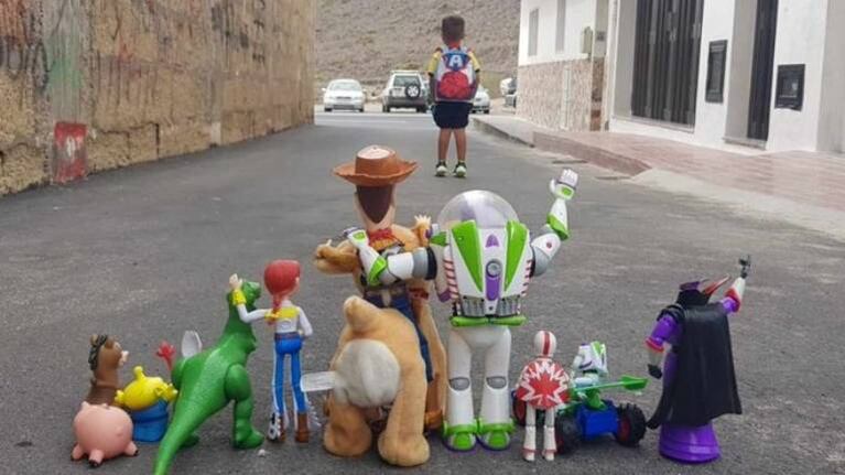 La foto viral de Enzo, un niño de 3 años que empezó el cole en Tenerife