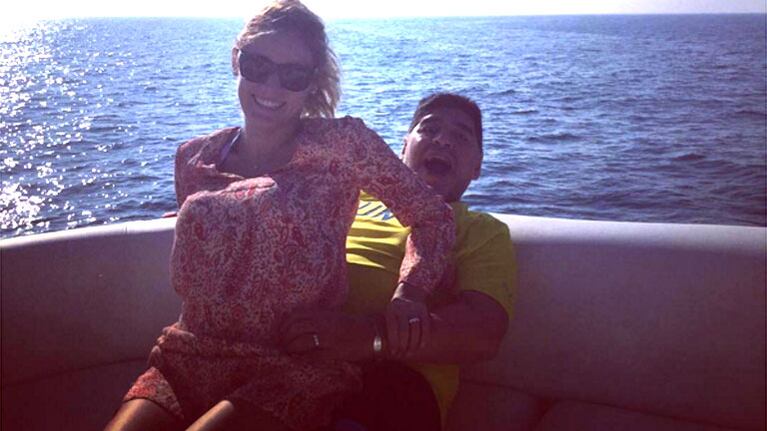La foto zarpada de Diego Maradona y Rocío Oliva en altamar: "Sexy... atrevido"