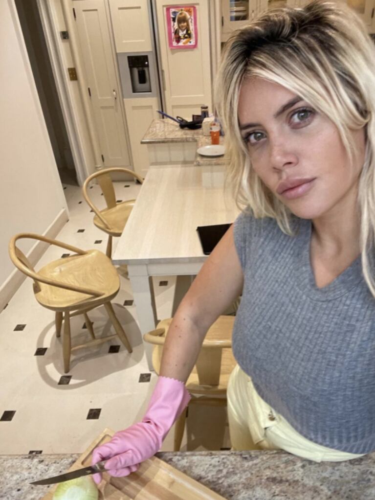 La fotos de Wanda Nara cocinando en medio de las especulaciones por su incorporación a MasterChef: "¿Quién nunca lloró en la cocina?"