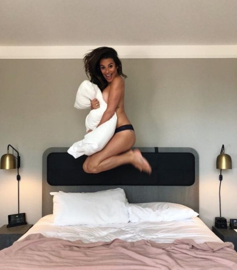 La fotos súper hot de Lea Michele, la actriz de Glee: topless y lomazo en la cama