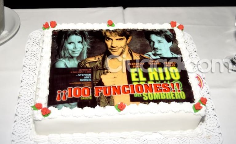 La gran torta que preparó la producción para disfrutar en la celebración (Foto: Jennifer Rubio). 