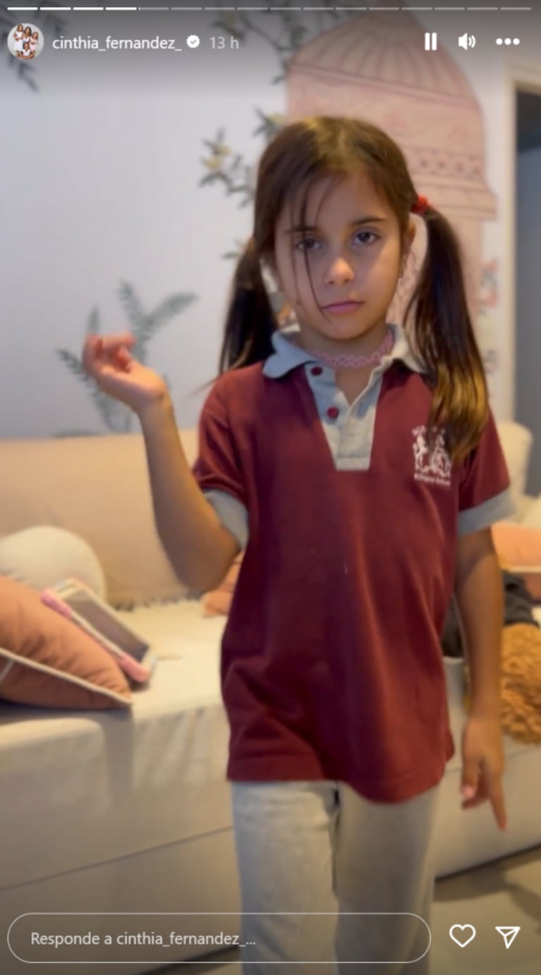 La hija de Cinthia Fernández se vistió de dama antigua para un acto escolar: el tierno video