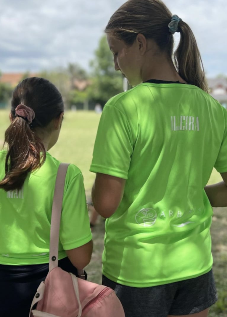 La hija de Fabián Cubero heredó su pasión por el fútbol y Nicole Neumann la alentó desde la tribuna