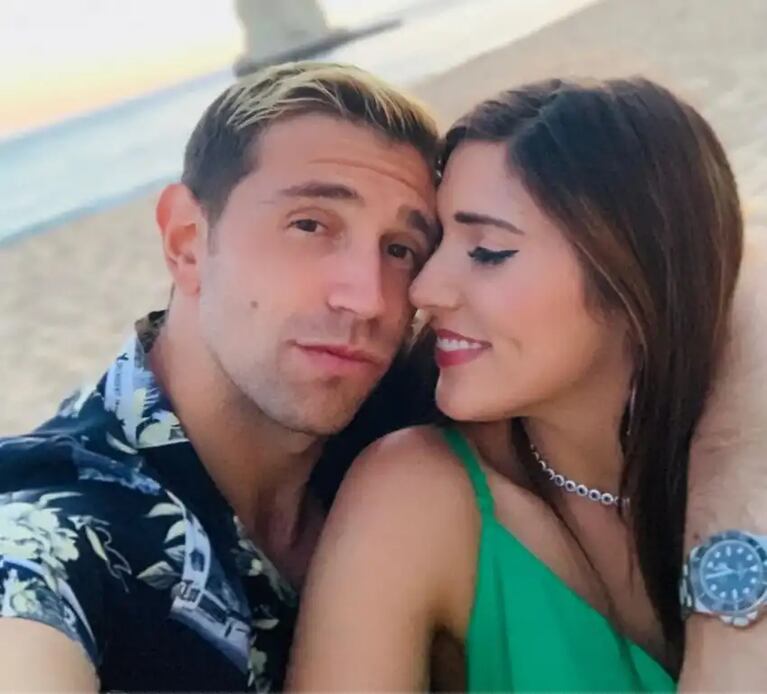 La historia de amor  del Dibu Martínez y Mandinha