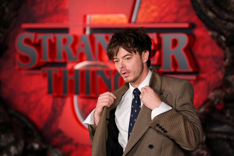 La historia de Charlie Heaton: de baterista y padre a los 20 años, a brillar en Stranger Things