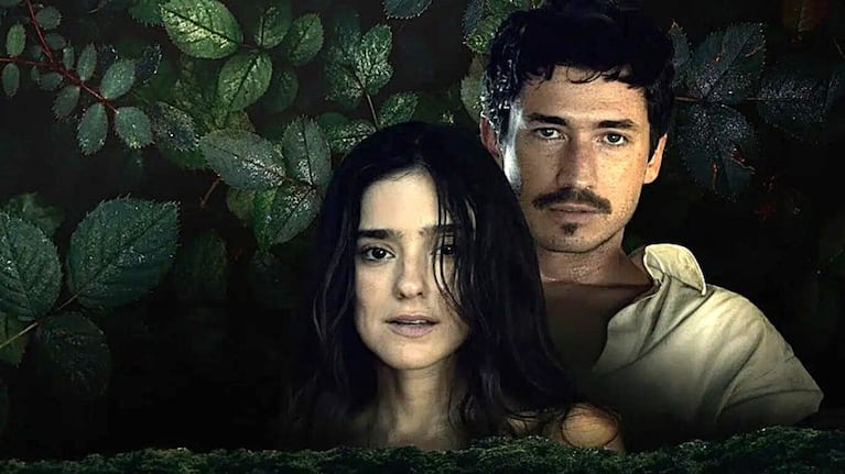 La historia sigue a dos amantes rebeldes que deciden adentrarse en la selva.