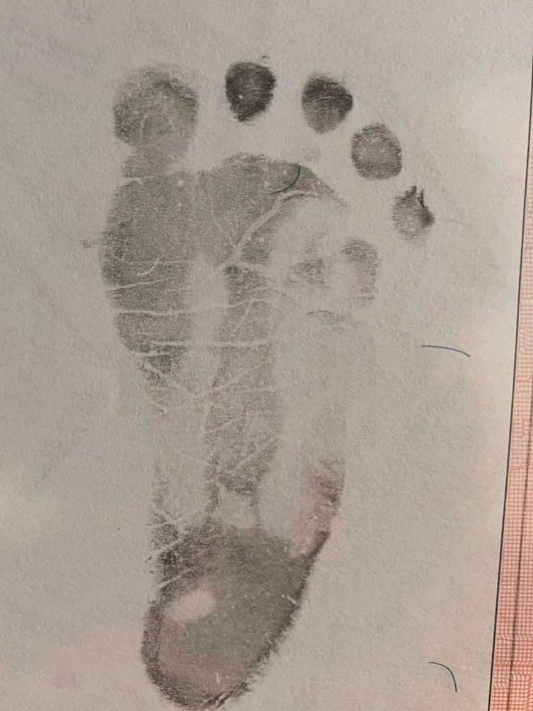 La huella del pequeño Piero Azzaro (Foto: Instagra @flavioazzaro)