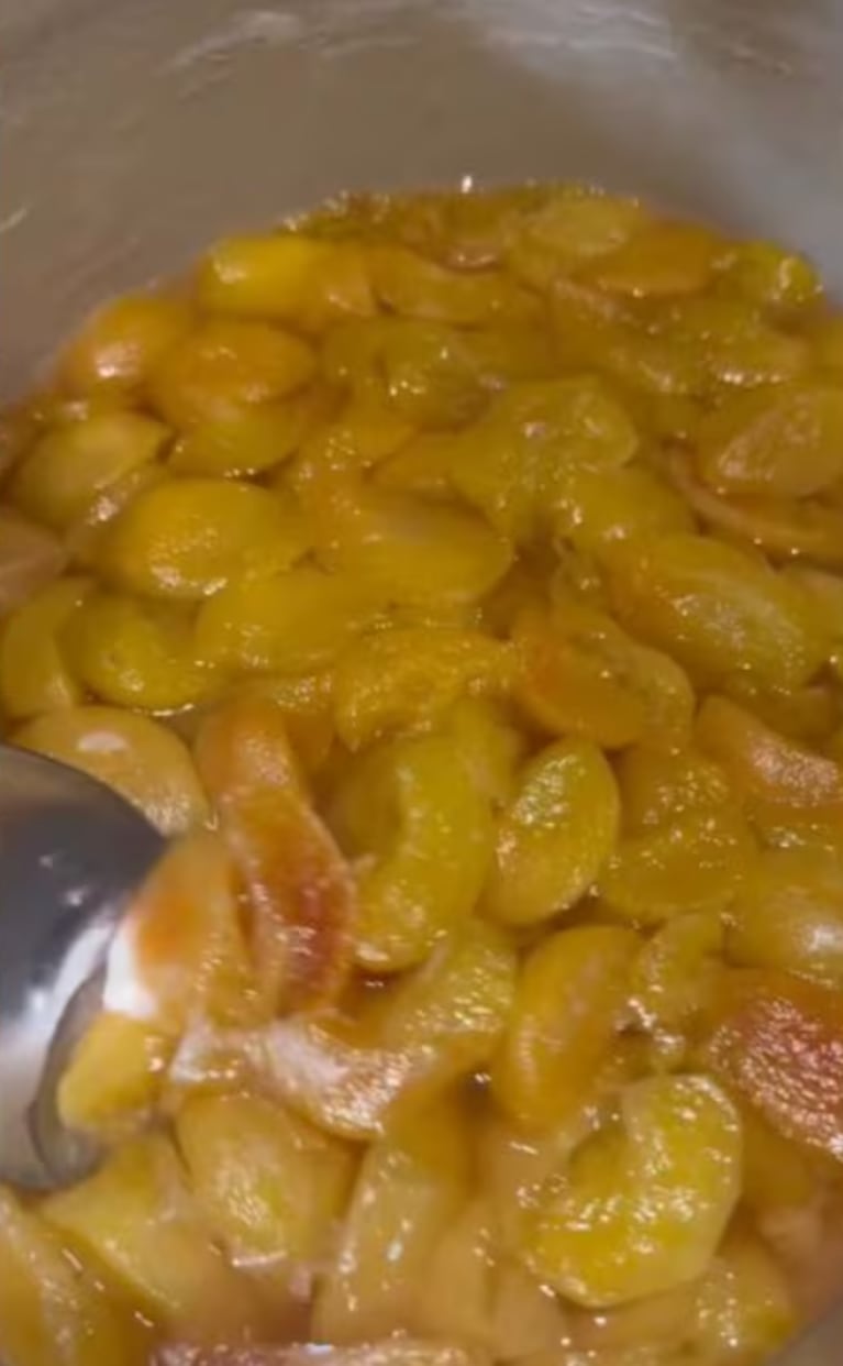 La icónica receta de Dolli Irigoyen: cómo hacer los mejores duraznos en almíbar | Créditos: Captura video