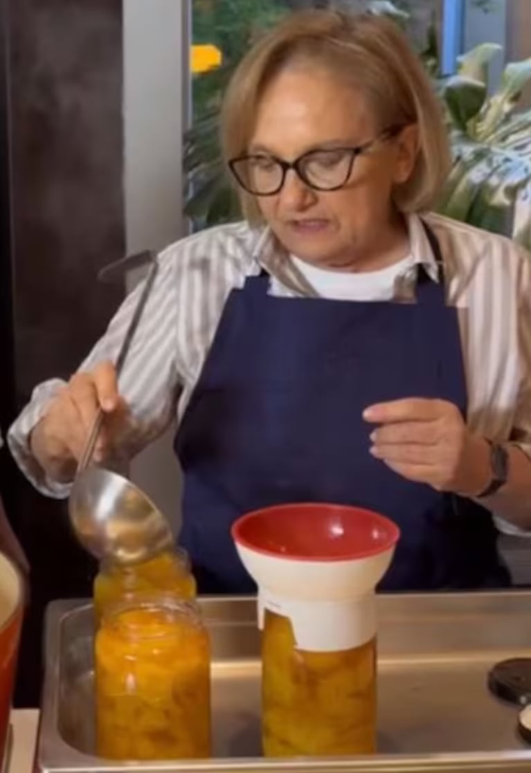 La icónica receta de Dolli Irigoyen: cómo hacer los mejores duraznos en almíbar | Créditos: Captura video