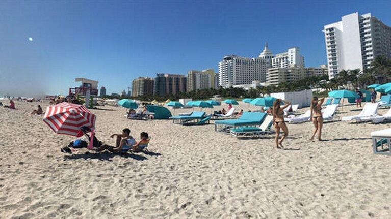 La imagen de una playa de Miami desata un misterio en las redes