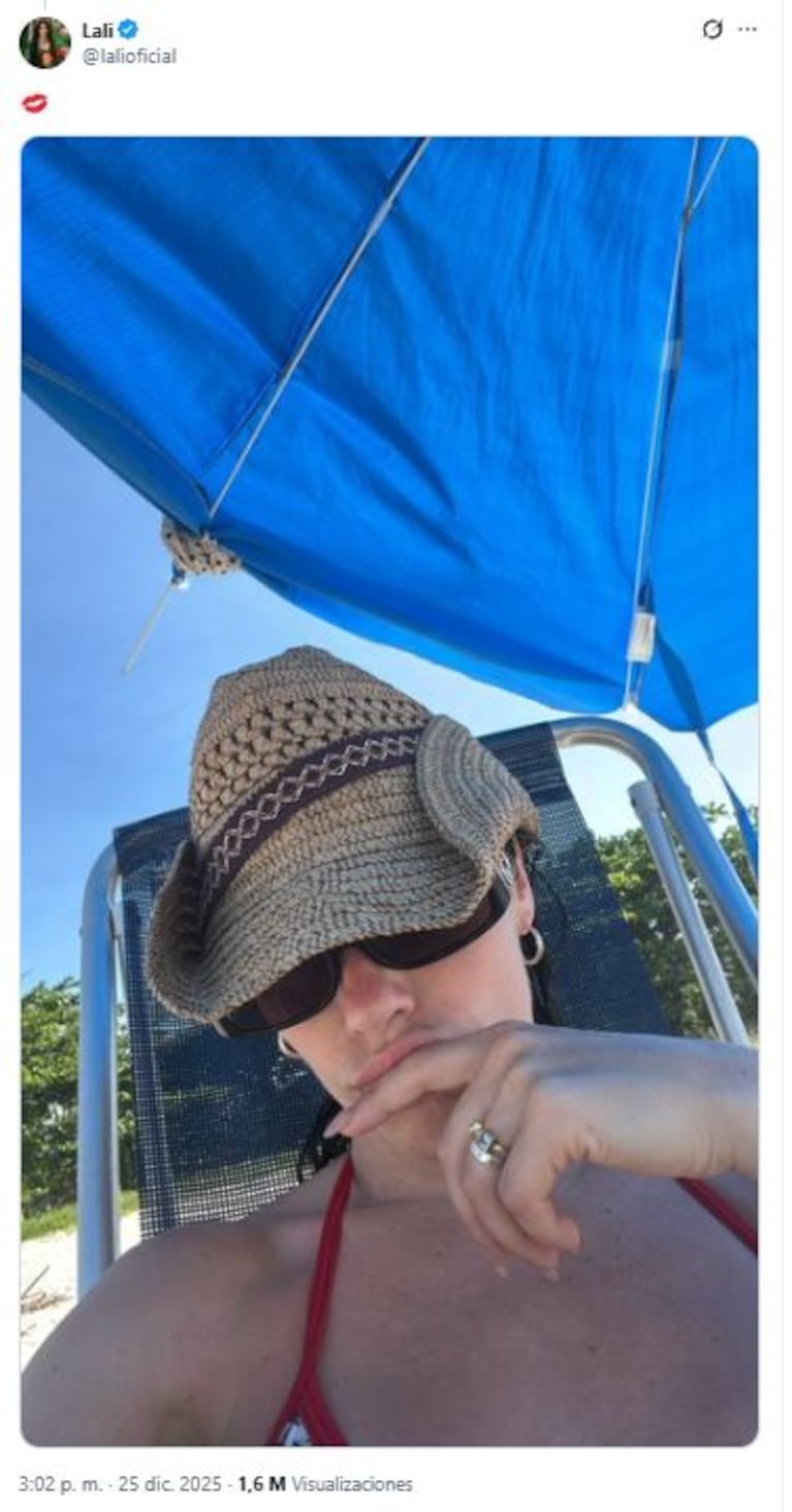 La imagen que posteó Lali en Navidad. Ya tenía el anillo puesto. Foto: X (@lalioficial)
