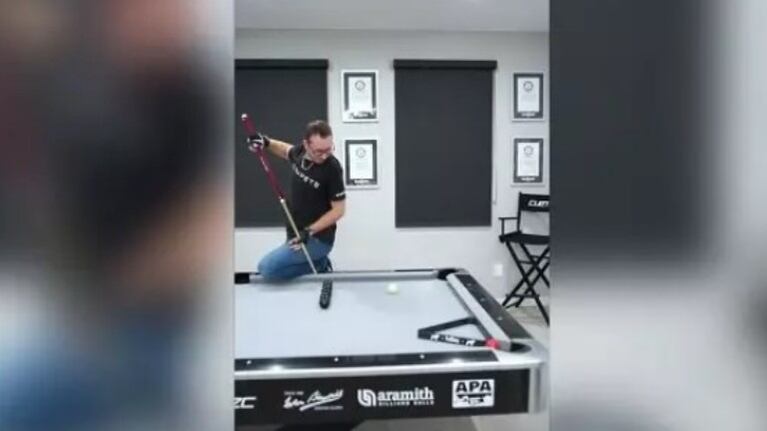 La increíble habilidad de este hombre para jugar al billar le ha llevado a ser considerado uno de los mejores del mundo