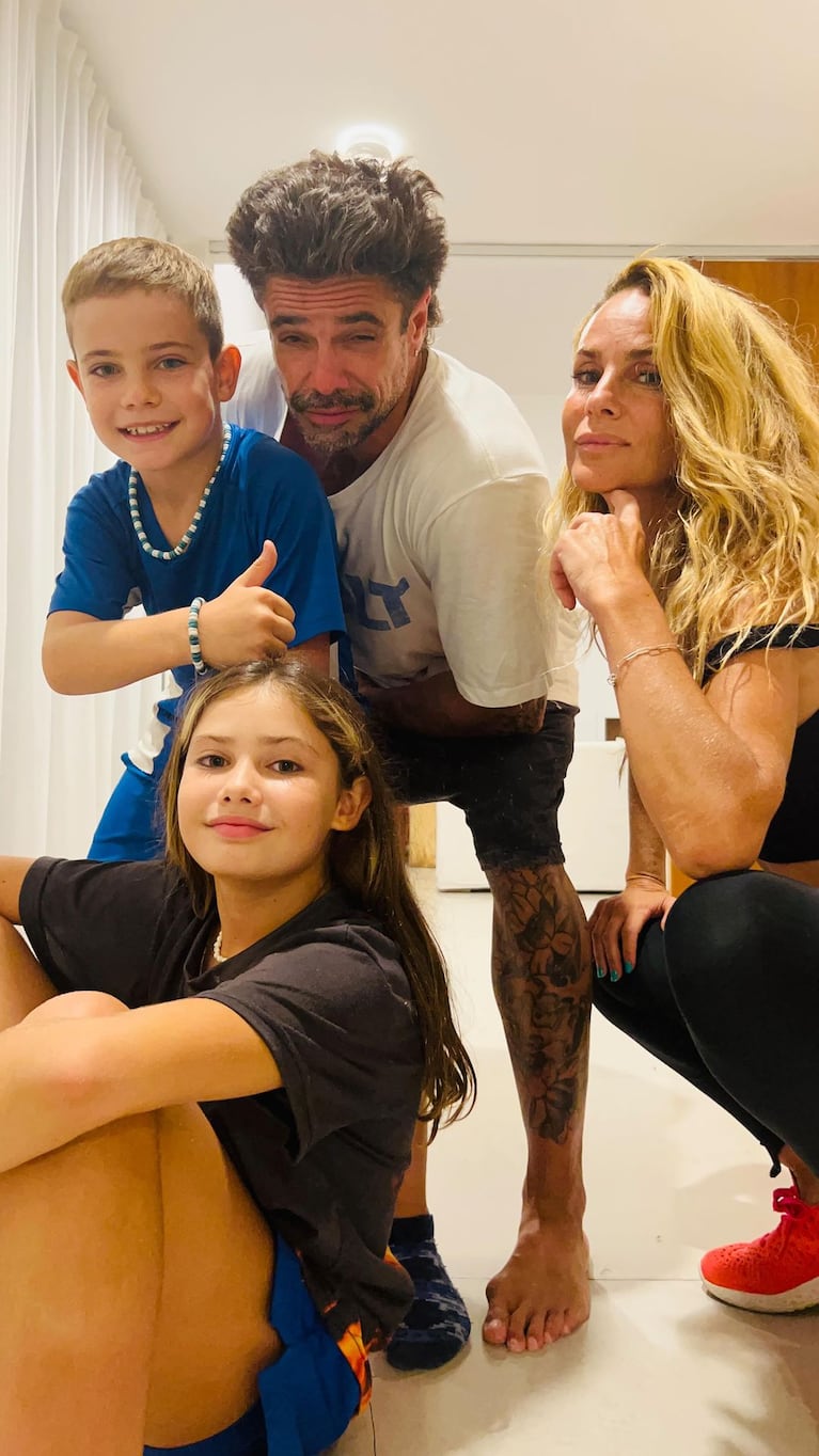 La inesperada foto que subió Sabrina Rojas junto a Luciano Castro y sus hijos. (Foto: Instagram / rojassasi)