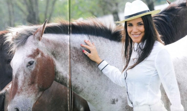 La innovadora práctica de Andrea Rincón para superar su trastorno límite de la personalidad: "Hace unos meses comencé a realizar Inteligencia Emocional con Caballos"