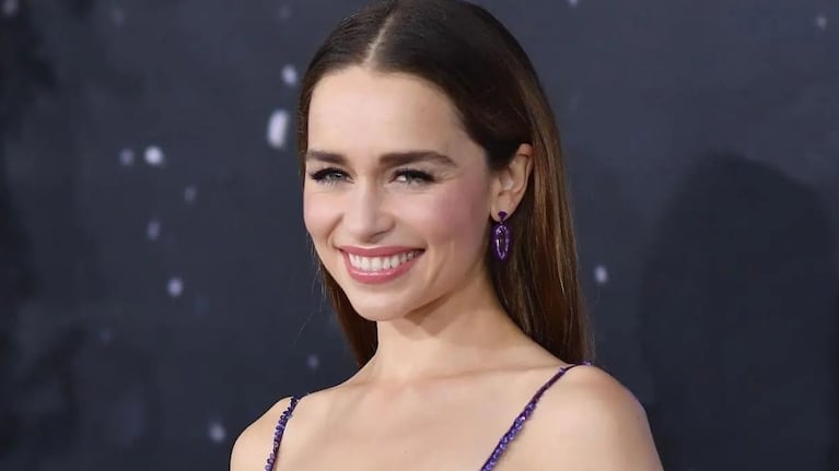 La interpretación de Emilia Clarke fue celebrada por su capacidad para transmitir optimismo y vulnerabilidad. Foto: AFP