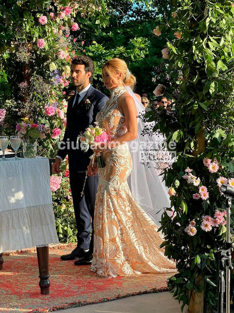 La intimidad de la boda de Nicole Neumann y Manu Urcera. (Foto: Monicaph)