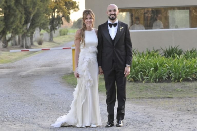 La Jaula de la Moda comparó a fondo los vestidos de boda de Barbie Vélez y Mora Calabrese: "Sorprende que la más joven haya sido tan tradicional"