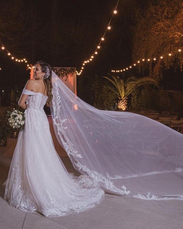 La Jaula de la Moda comparó a fondo los vestidos de boda de Barbie Vélez y Mora Calabrese: "Sorprende que la más joven haya sido tan tradicional"