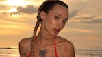 La Joaqui impactó con una microbikini roja y una provocadora frase de su canción: “Me saqué el chaleco pero ahora...”